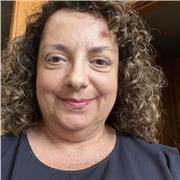 offro ai bambini delle scuole elementari e medie le lezioni più semplici e ai ragazzi delle superiori quelle più preparate.